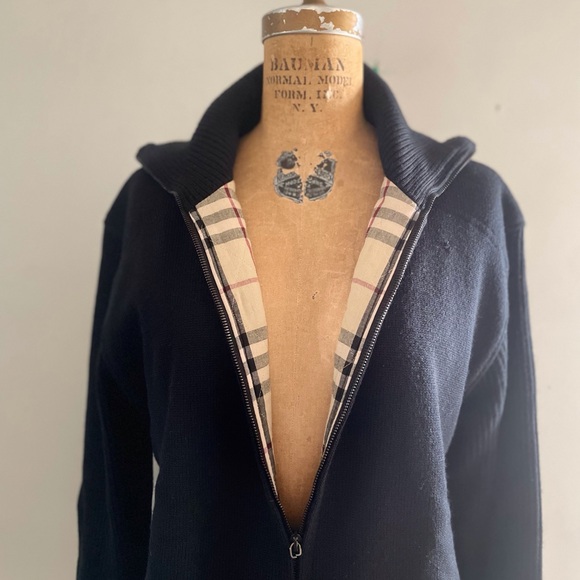 [Burberry] Black Zip-Up Sweater Jacket with Plaid Quilted Lining
